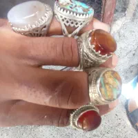 انگشتر ...نگین زنده