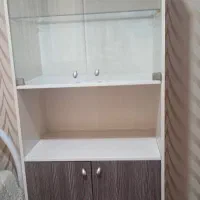 کتابخانه و میز اداری