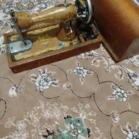 یک عدد چرخ خیاطی دستی سالم دوشیر نشان