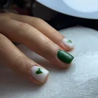 اموزش کاشت ناخن(تخفیف ویژه)