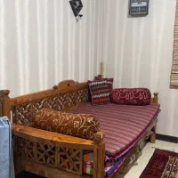 تخت سنتی چوبی دست‌ساز سالم و زیبا|تخت و سرویس خواب|شیراز, زرهی|دیوار
