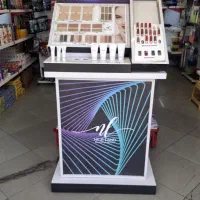 استندآرایشی شرکت دوشز با جنس