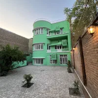 منشی خانم آموزشگاه دخترانه