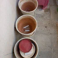 سه عدد گلدان سفالی بازیر گلدانی همه یکجا|گل و گیاه طبیعی|کرج, ساسانی (قلمستان)|دیوار