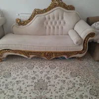 مبل هشت نفره در حد نو وتمیزهمراه با دومیز عسلی