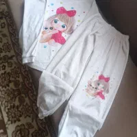 دو دست لباس تمیز مناسب فصل