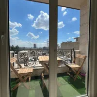 شهرک نفت ۱۳۱ متر نوساز/۲خواب /تراس چیدمان/ط۵