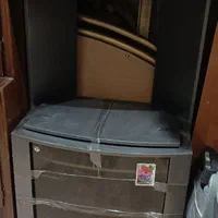 میز تلویزیون ویتریندار عمودی تمام چوب خاکستری|میز تلویزیون|تهران, مینیسیتی (شهرک نفت)|دیوار