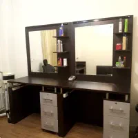 آینه و کنسول آرایشگاهی