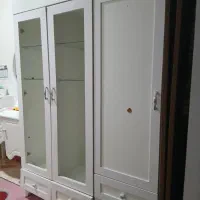 تخت و میز آرایش و کمد و فرش