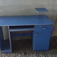 میز تحریر و کامپیوتر