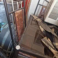 میز غذا خوری فلزی به همراه صندلی ها