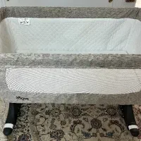 تخت کنار مادر