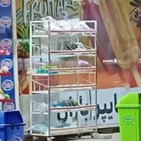 دو عدد استند چیپس و پفک  یک عدد میز پیشخوان