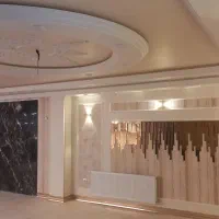 نقاشی ساختمان و درب آهنی