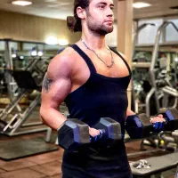 مربی بین‌المللی بدنسازی و برنامه اختصاصی آنلاین