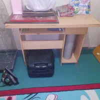 میز کامپیوتر در حد نو