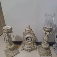 مقداری لوازم منزل و سه عدد عروس هلندی آینه