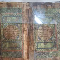 قرآن خطی نفیس|کلکسیون اشیاء عتیقه|قم, انسجام|دیوار