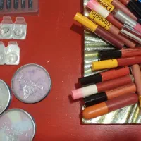 فروش فوری لوازم آرایش|آرایشی، بهداشتی، درمانی|تهران, بهداشت|دیوار