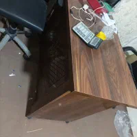 یک عدد میز مدیریت یک میز اداری چهار عدد صندلی|دفتر کار|نیشابور, شهید جعفری|دیوار