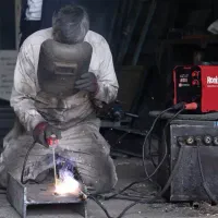 استخدام جوشکار و کارگر فنی