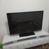 تلویزیون ۴۲ اینچ ال جی همراه با میزش