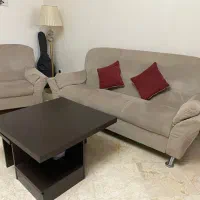 مبل هفت نفره به همراه میز وسط و دو میز عسلی|مبلمان خانگی و میز عسلی|تهران, جنت‌آباد جنوبی|دیوار