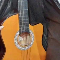 گیتار والنسیا کاملا سالم همراه با دفتر not|گیتار، بیس، امپلیفایر|رشت, استقامت ۲|دیوار