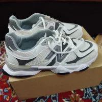 یک جفت کتونی نیو بالانس