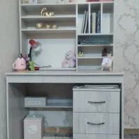 میز تحریر سالم و تمیز