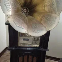گرامافون ایستاده