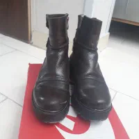 پوتین و صندل
