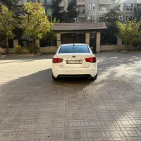 سراتو ۲۰۱۰ ۳ لکه رنگ