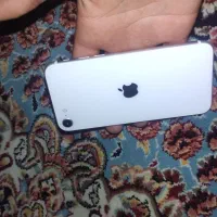 آیفون se 64
