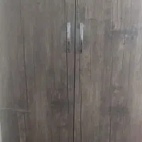 کمد قهوه ای در حد نو