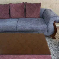 راحتی شرکتی ۵ نفره در حد نو با میز و شیشه هفت میل
