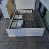 سیسمونی کودک و کابینت آشپزخانه