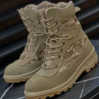 پوتین ولباس خاکی