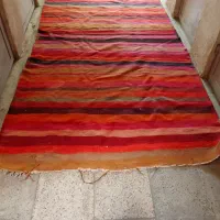 تعدادی صنایع دستی قدیمی گلیم تابلو گیوه تار