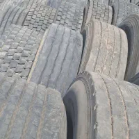 کارگر تعویض لاستیک سنگین