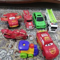 تعدادی عروسک و اسباب بازی زیبا