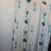 پرده زیبا تمیز و سالم