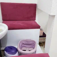 تخت مژه  صورتی و  سن پدیکور باصندلی فوری|آرایشگاه و سالن‌های زیبایی|رشت, حاجی آباد|دیوار