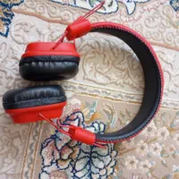 هدفون قرمز
