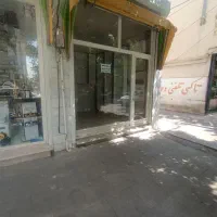 اجاره یک باب مغازه با دکور و قفسه بندی