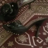 تعدادی کفش ودنپایی