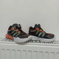 کفش اسپرت پمپی فقط 1 عدد مونده|کفش و لباس بچه|پیرانشهر, |دیوار