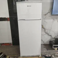 یخچال تمیز و نو فقط 6 ماهه کار کرده