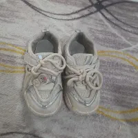 کتونی بچگونه با کاپشن